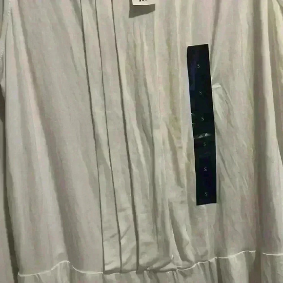 Banana Republic Size Small white Tank Shirt w Pleated Detailing NWT - Picture 3 of 9